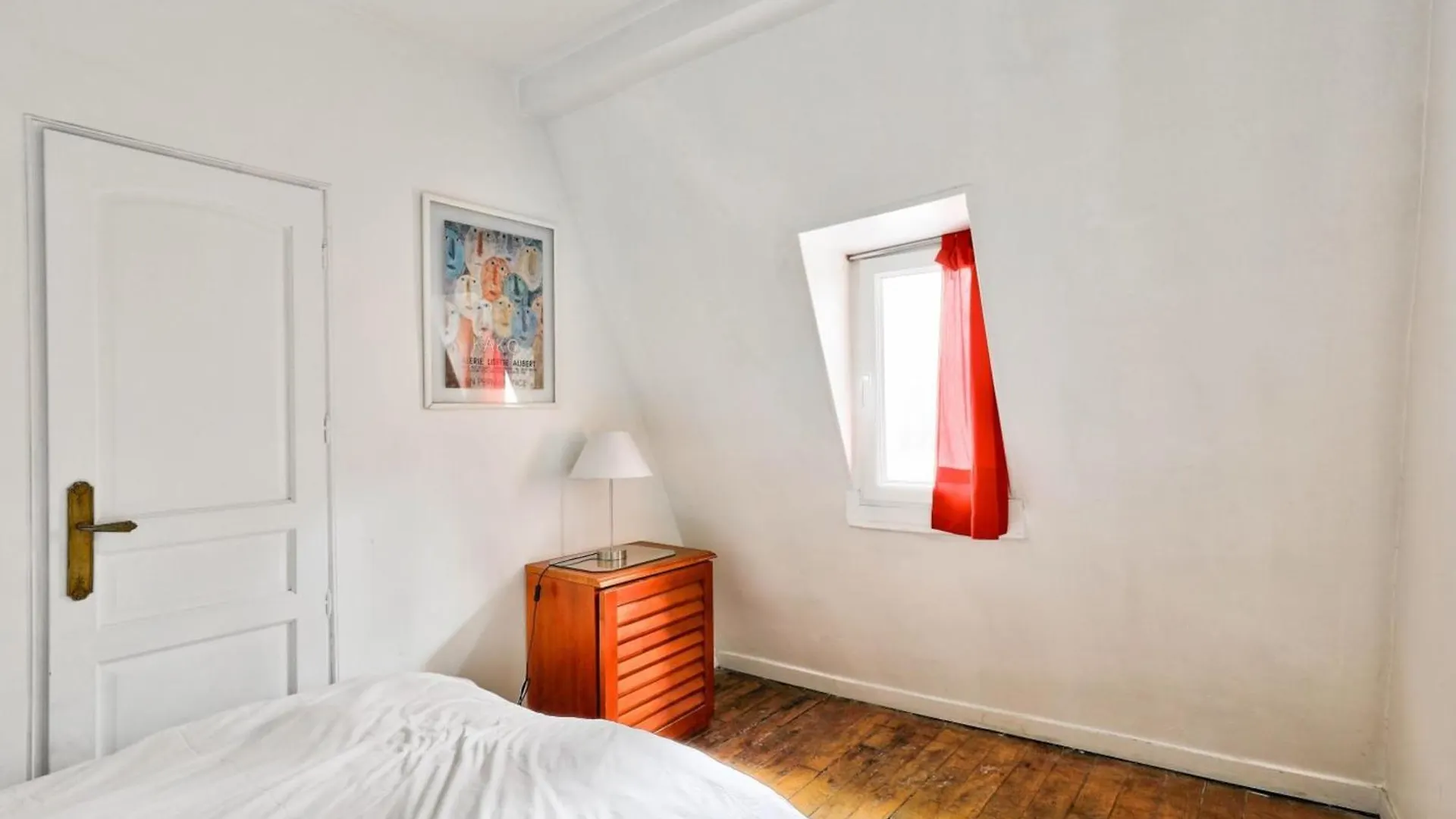 Cosy Apartment Under The Roofs Of Paris