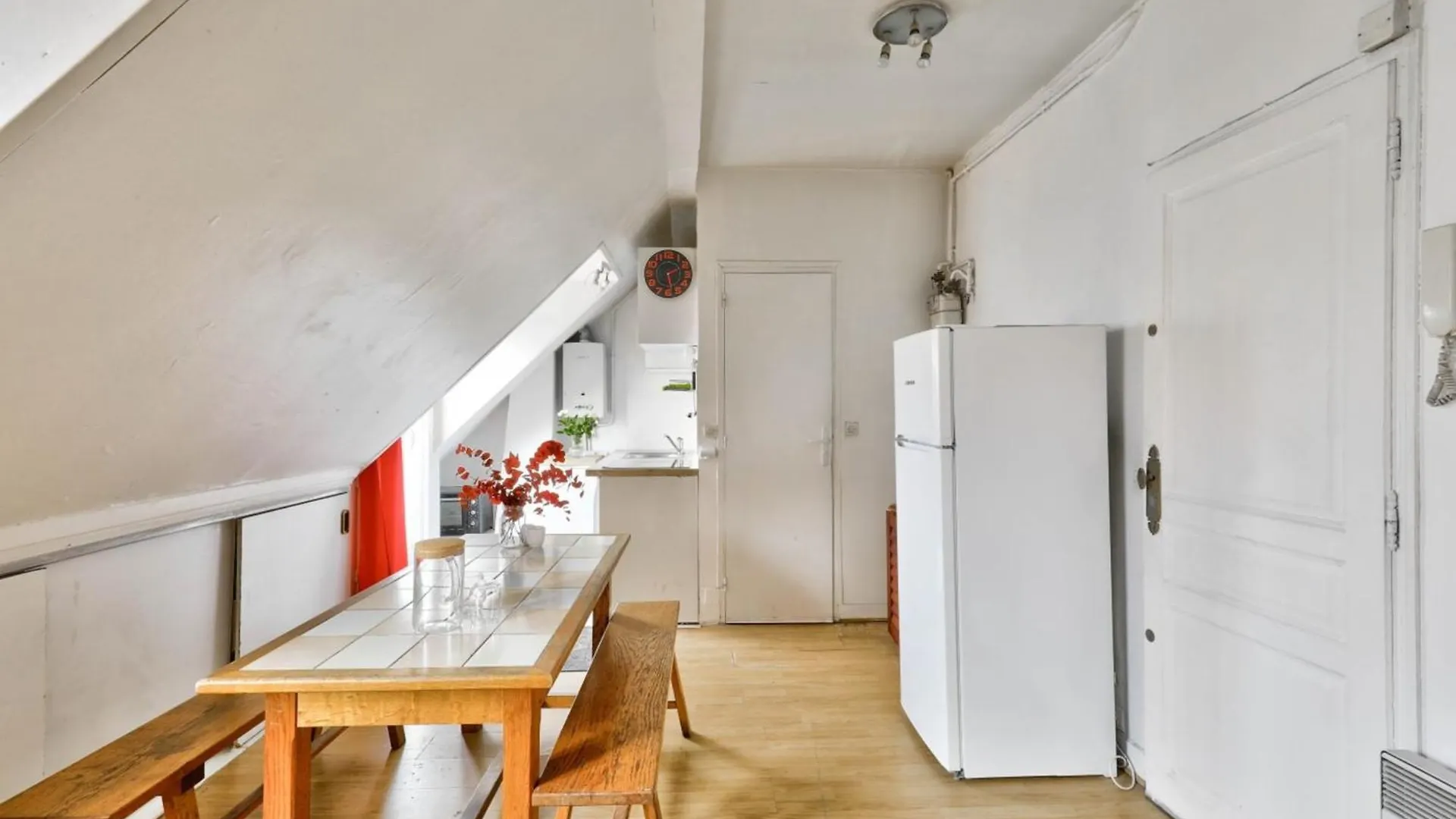 Cosy Apartment Under The Roofs Of Paris 0*,