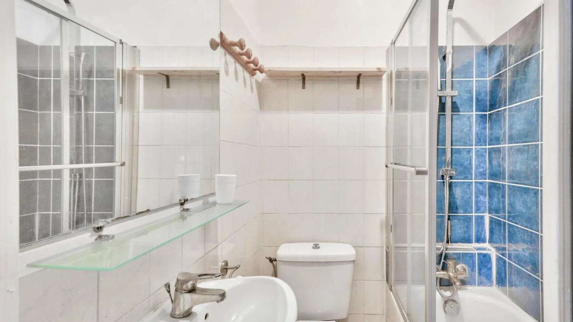 Cosy Apartment Under The Roofs Of Paris