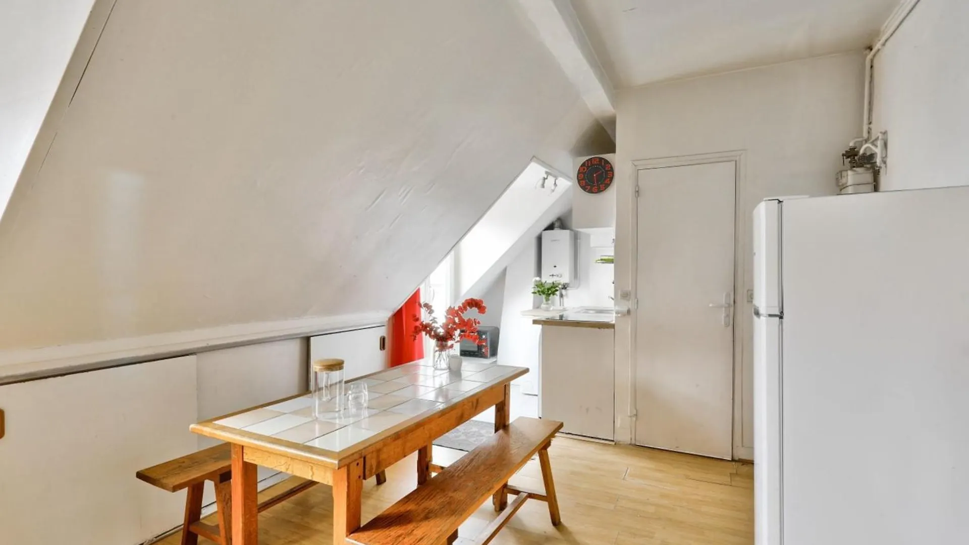 Cosy Apartment Under The Roofs Of Paris 0*,  France