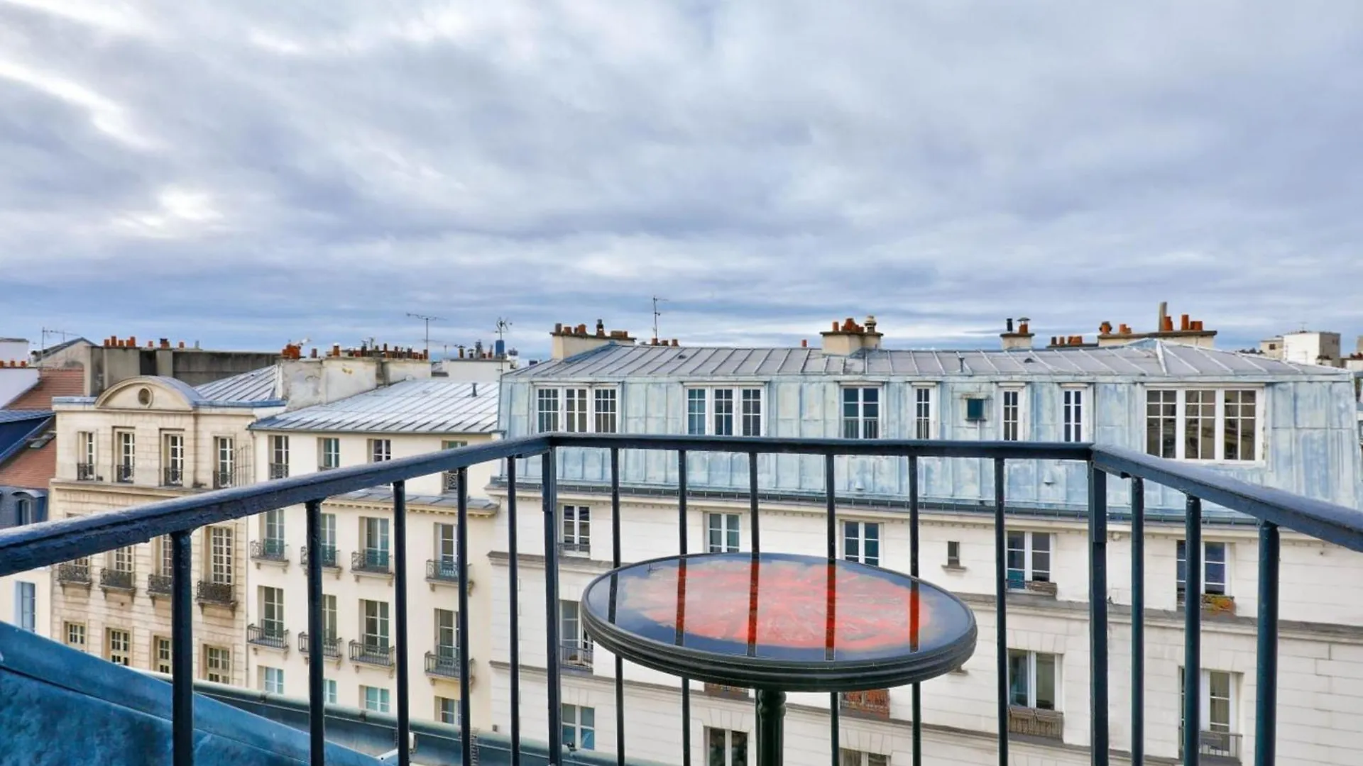Cosy Apartment Under The Roofs Of Paris 0*,  France